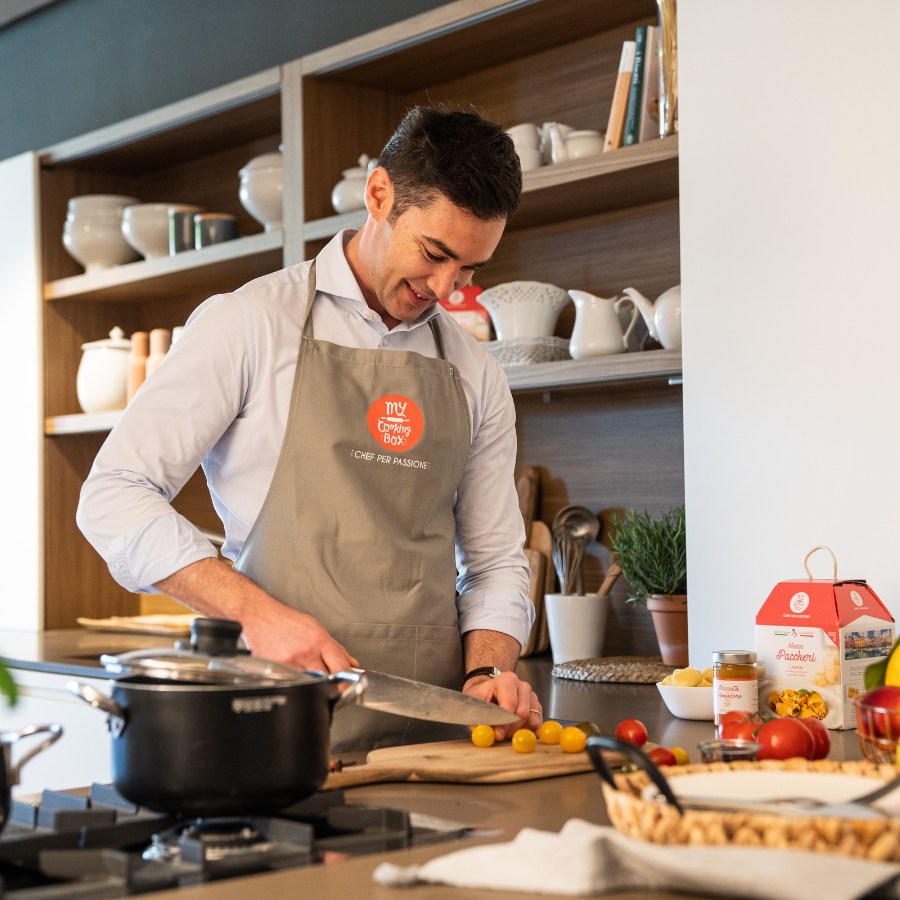 Scopri i nostri regali originali per il papà che ama la moda, anche in cucina. Idee regalo per chi ama cucinare a casa.