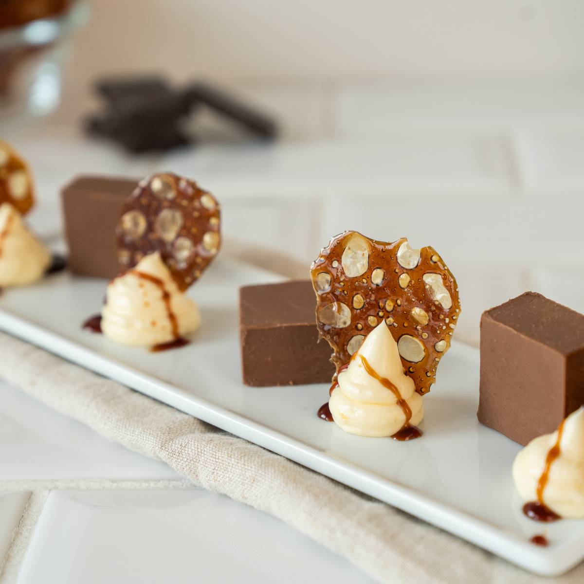 Tris di dolci e set accessori pasticceria