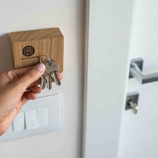 Magnetic oak key ring