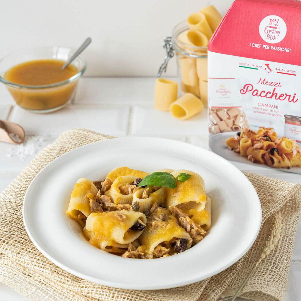 Mezzi paccheri campani con ventresca di tonno e pomodoro giallo