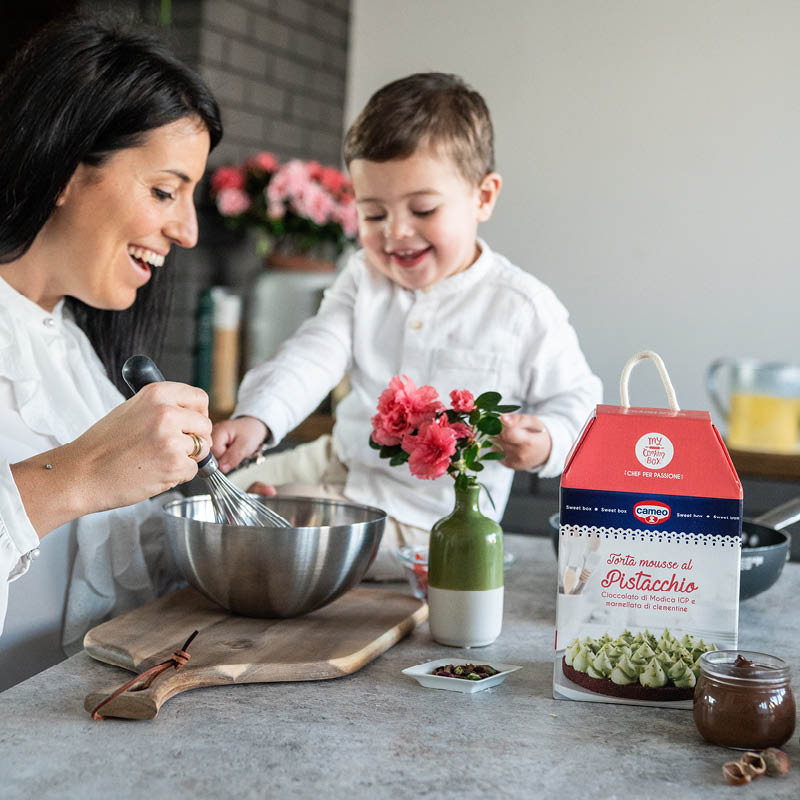 Scopri tutte kit ricette pronte da cucinare, idee regalo perfette per una mamma romantica anche in cucina.