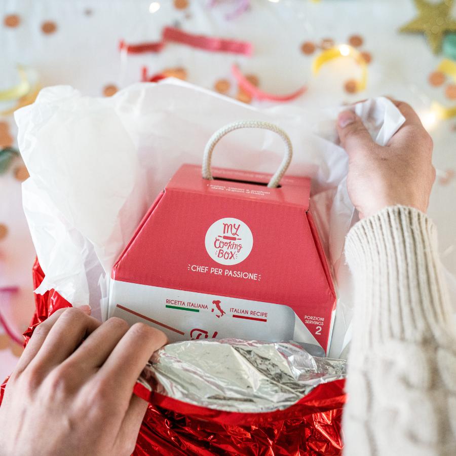 Cosa bolle in pentola? Scopri tutte le novità, le ultime box ricette e le migliori idee regalo culinarie di Casa My Cooking Box! Scopri le ricette pronte in una box.