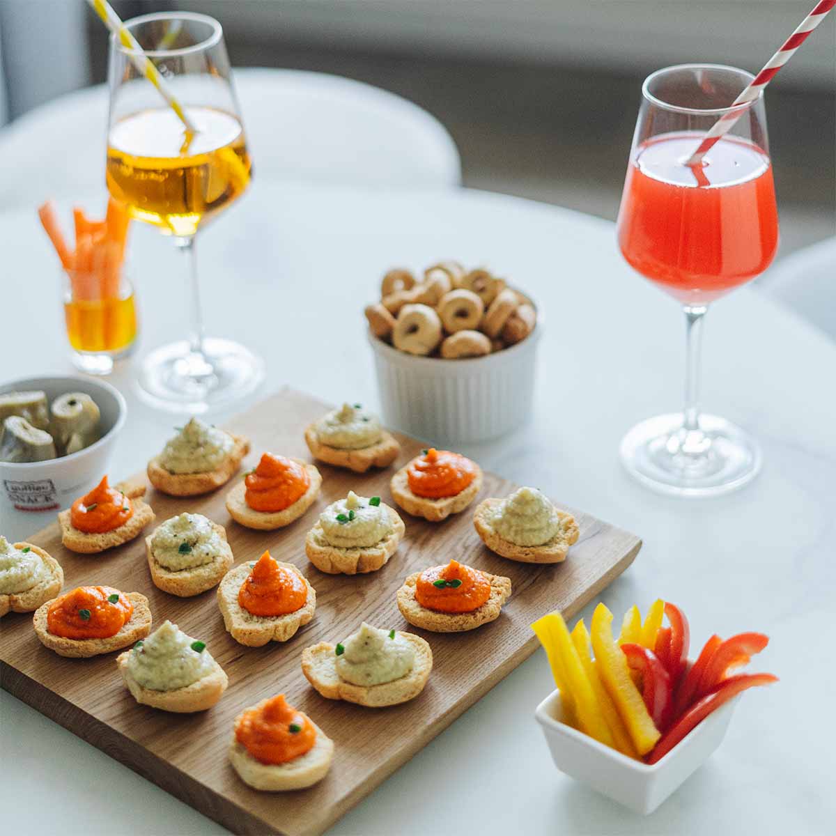 aperitivo fatto in casa con friselle e taralli