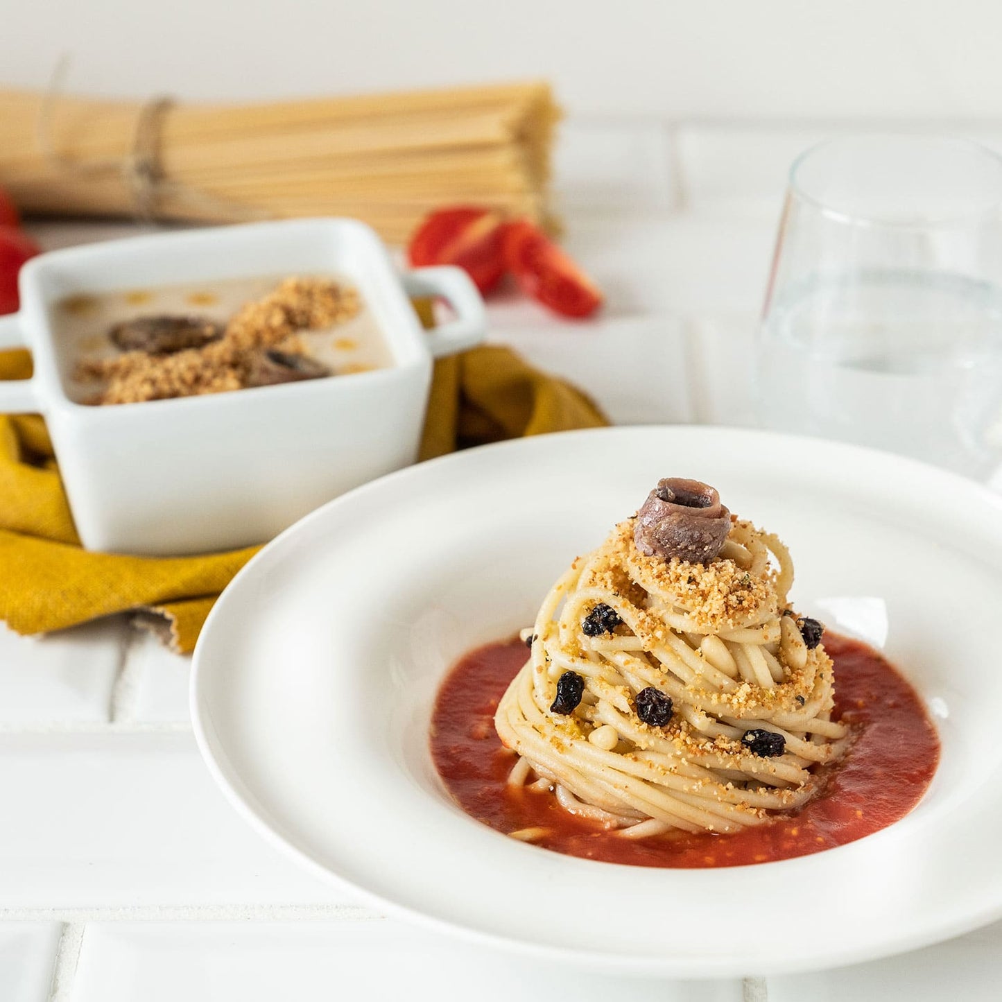Sicilian dinner: cream of cannellini and spaghetti with anchovies