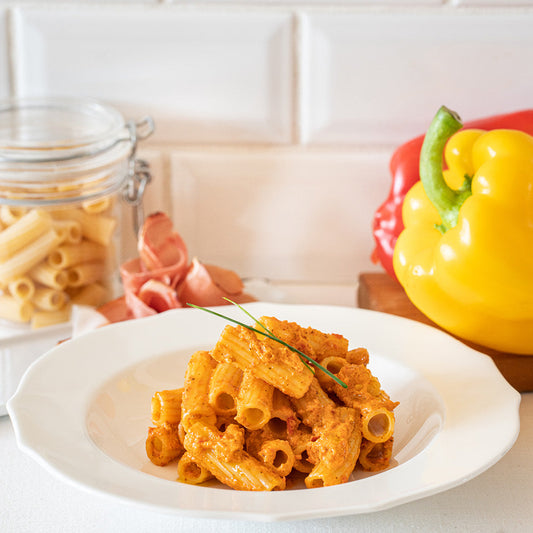 Tortiglioni with pepper sauce and speck